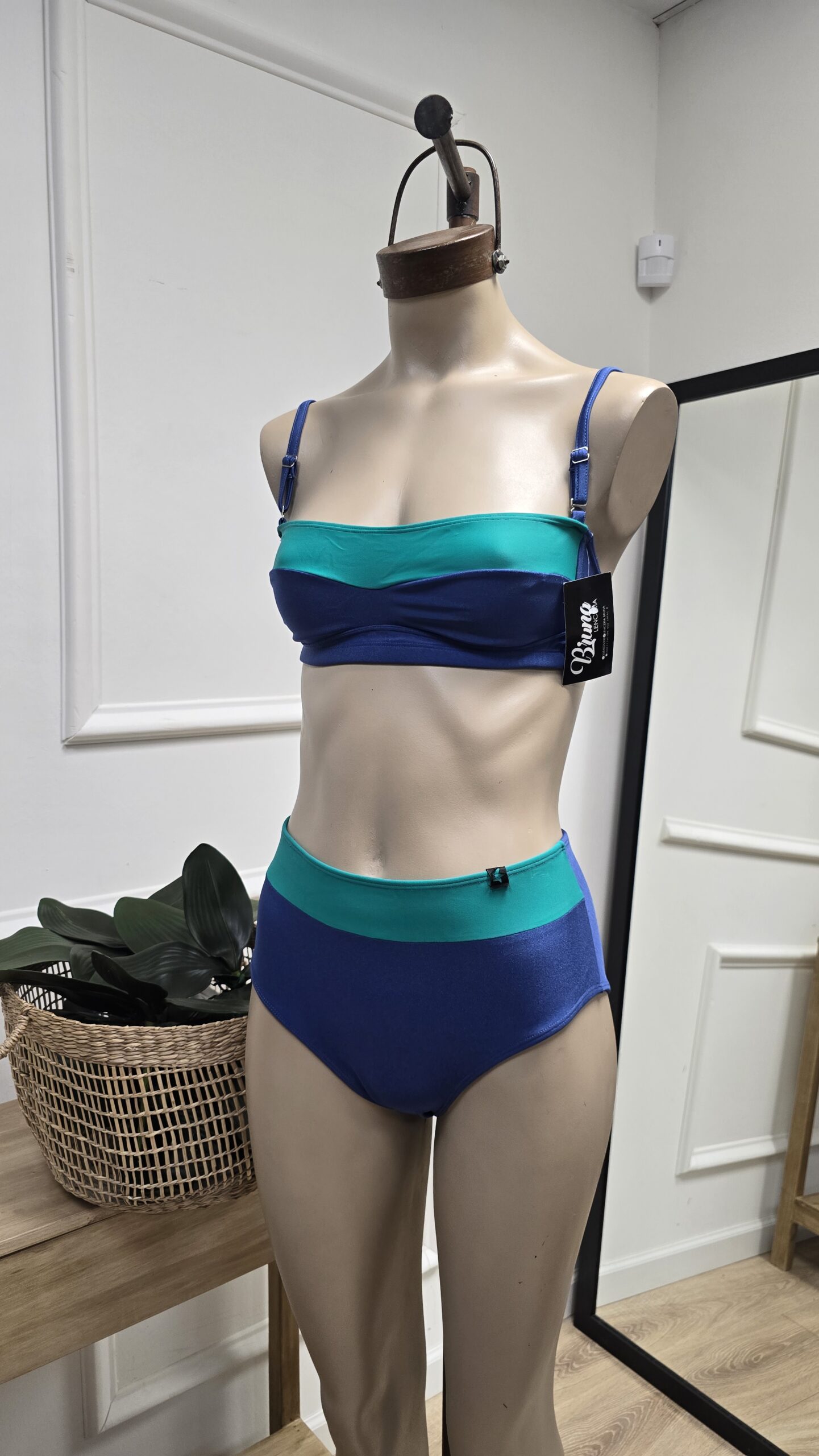 Bikini Dante - Imagen 2