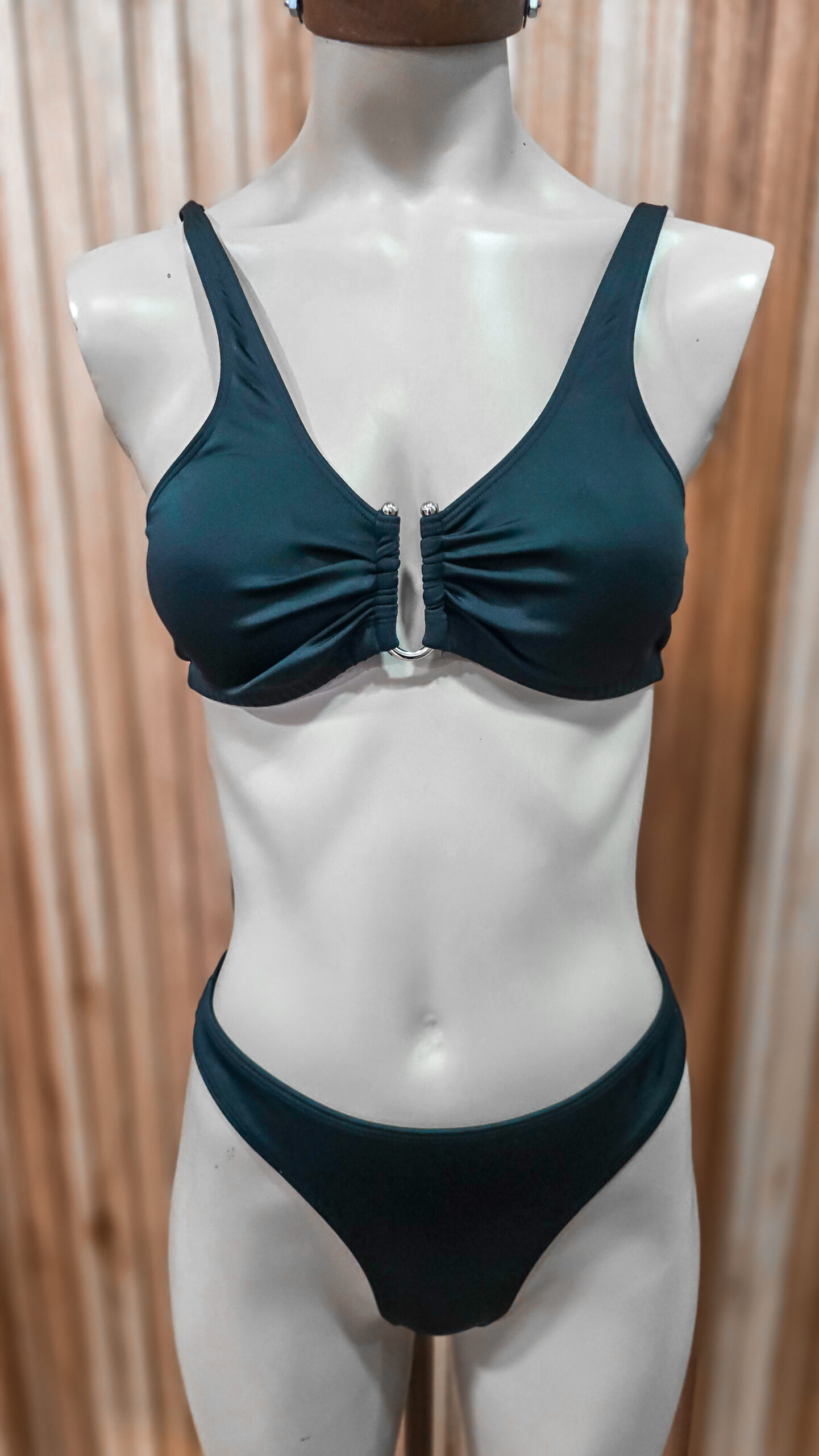 Bikini Hale - Imagen 2